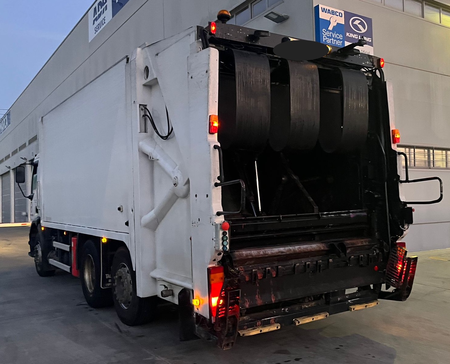 CAMIÓN RECOLECTOR COMPACTADOR RSU CARGA TRASERA BICOMPARTIMENTADO